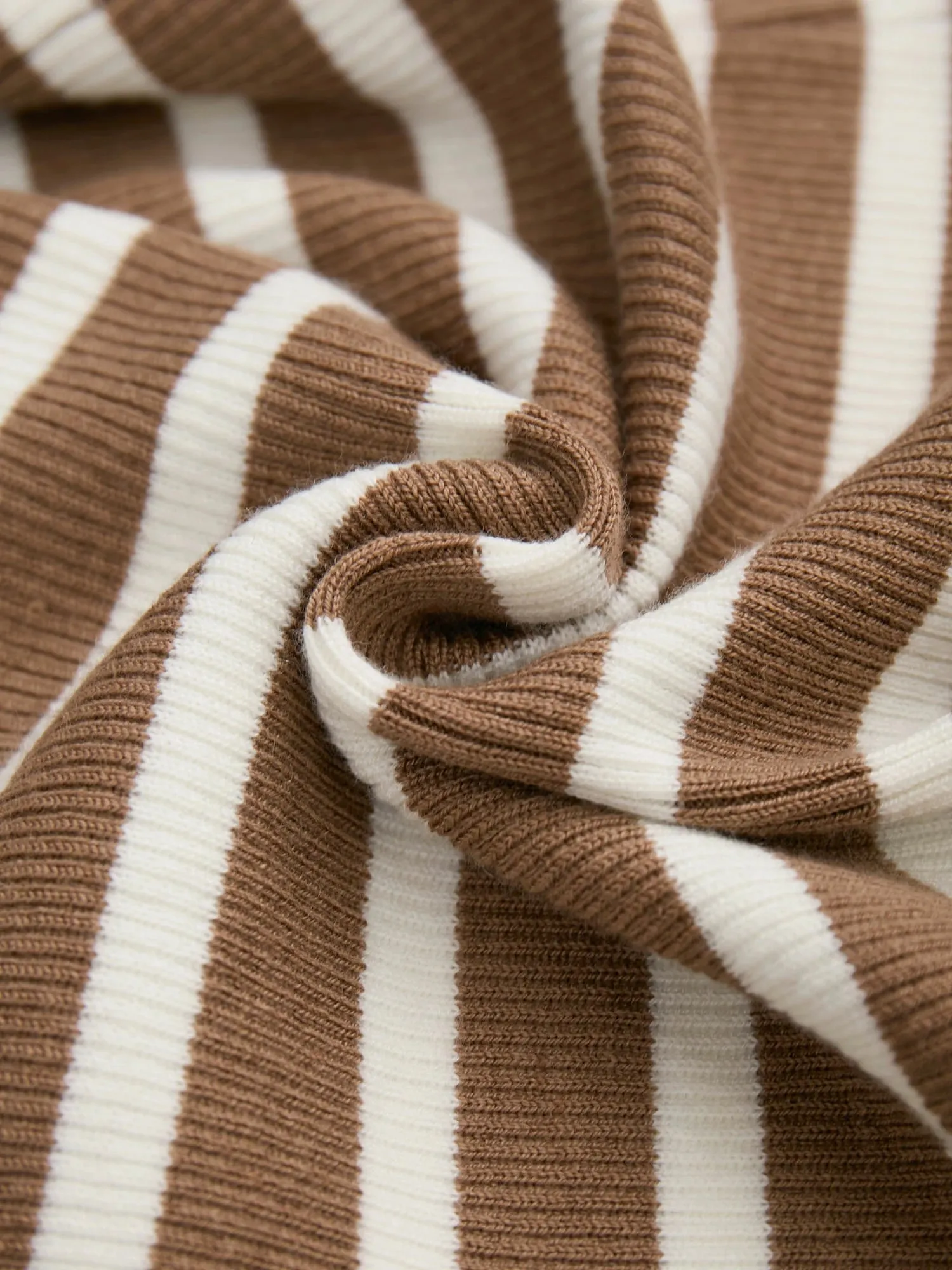 Amoretu Wool U-Neck Striped Knitted Vest