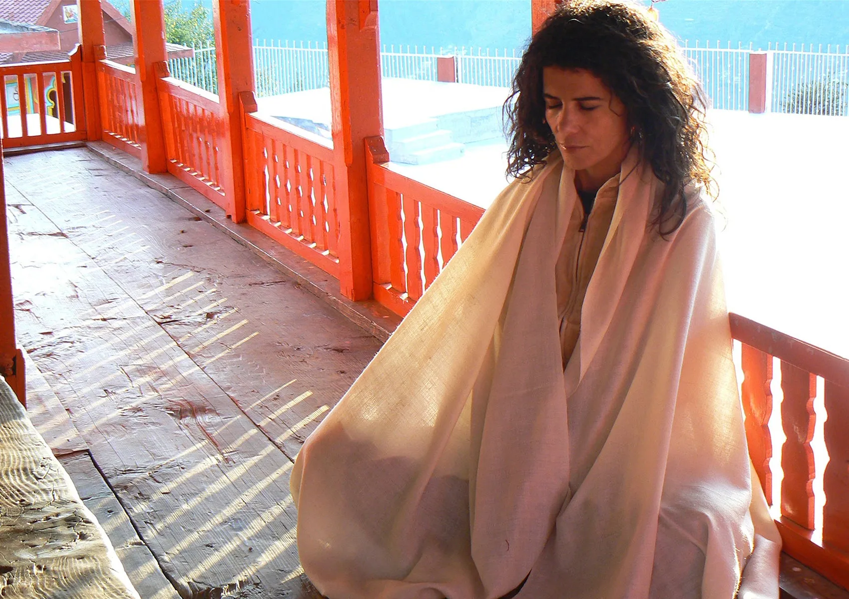 LAKSHMI - Authentic Pashmina Meditation Shawl - Cream