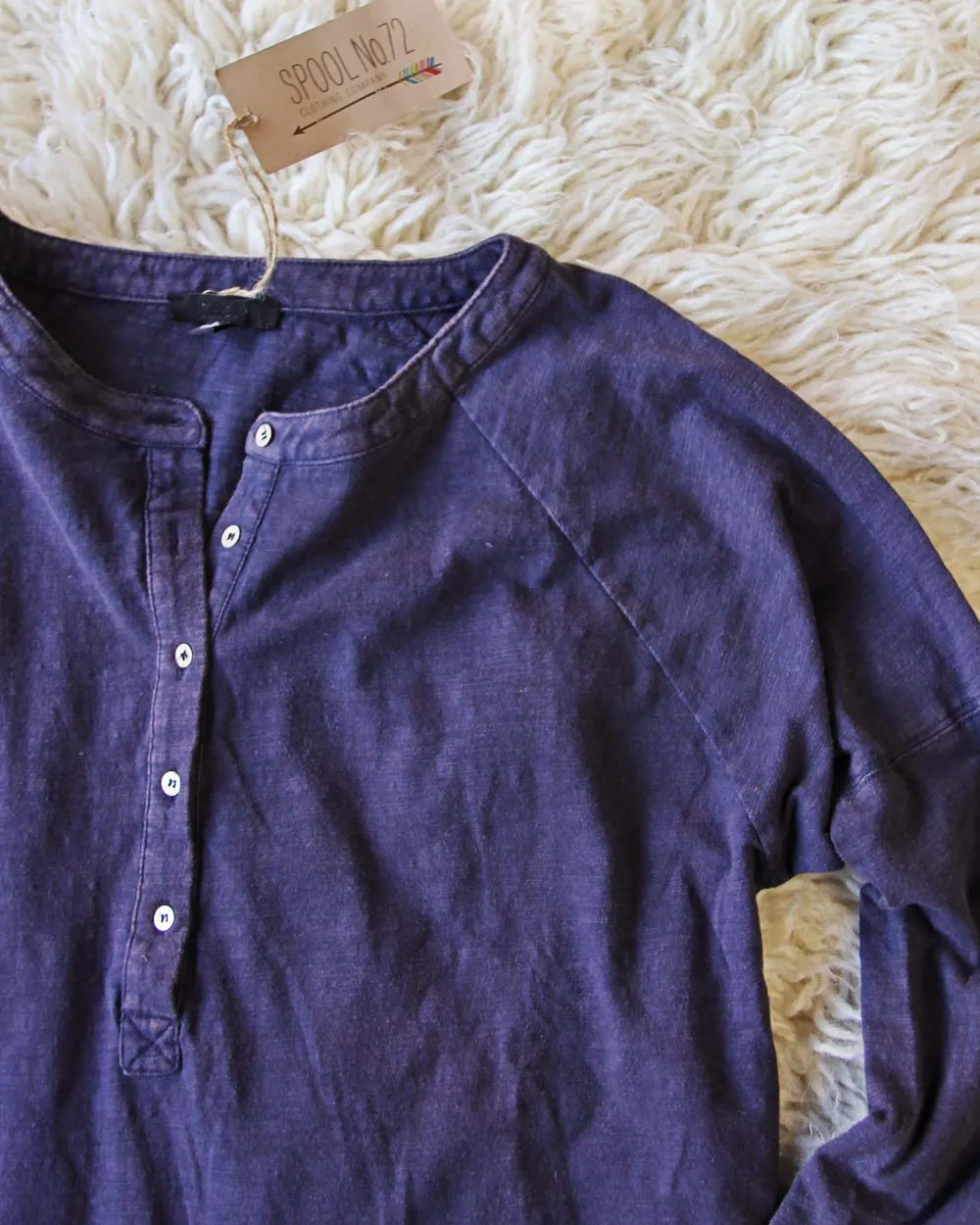 Mineral Wash Henley in Navy