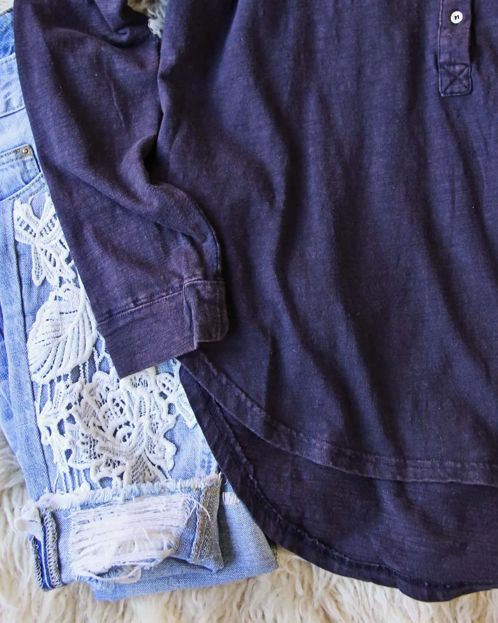 Mineral Wash Henley in Navy